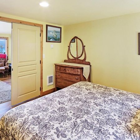 Obstruction Pass Cottage Olga ภายนอก รูปภาพ